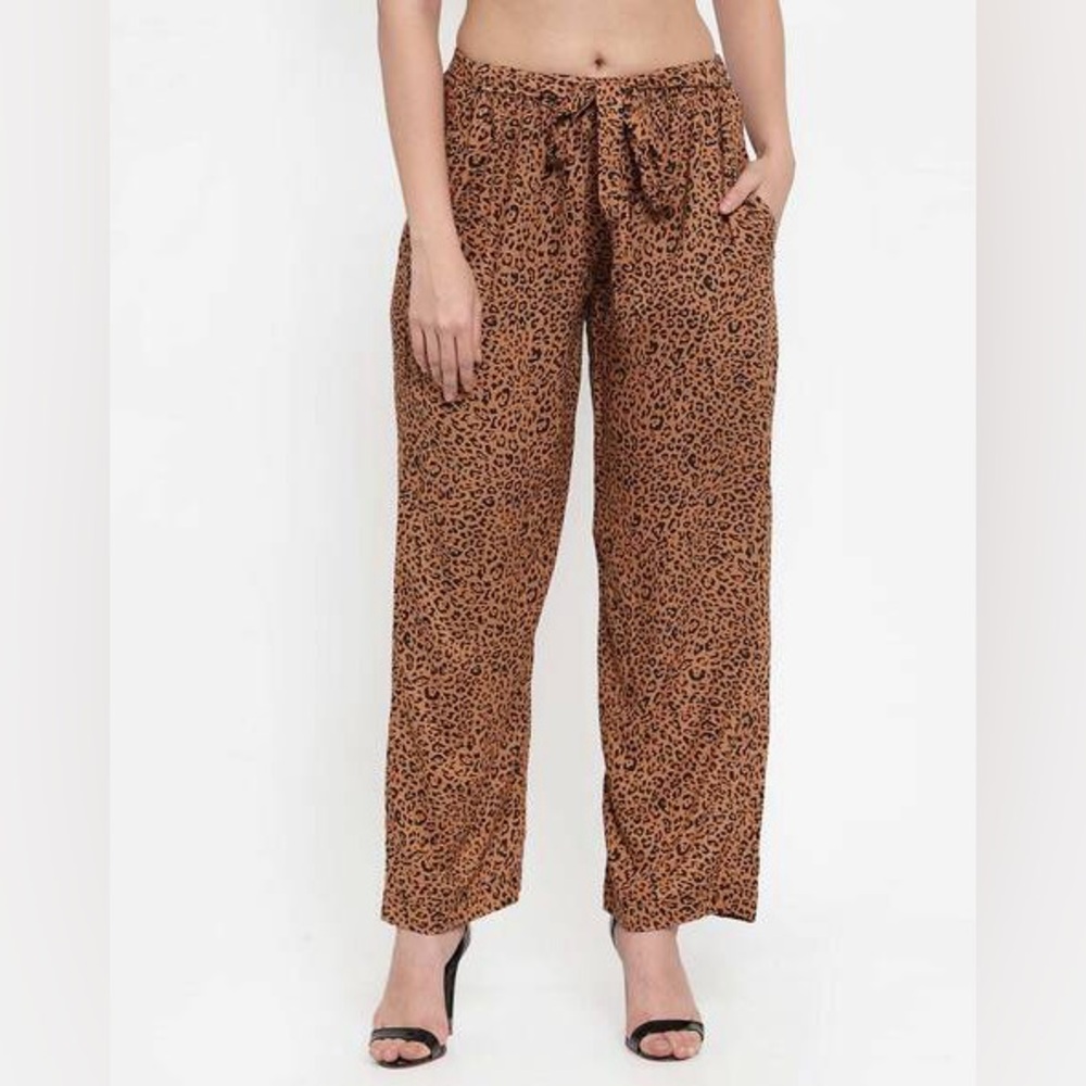 Leopard print pants 🐆 - Picture 2 of 5